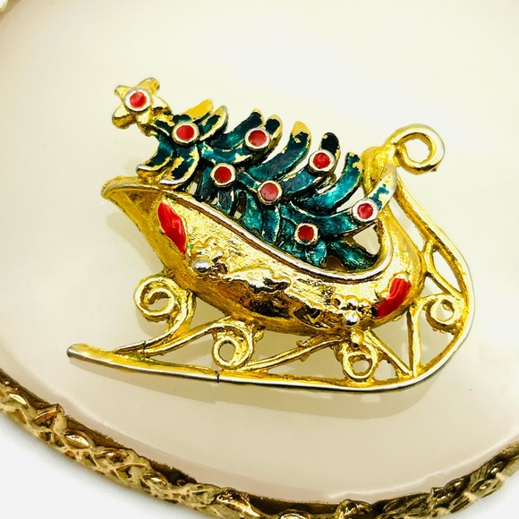 Vintage Mid Century Modern MCM Christmas Tree in Santa’s sled Brooch Holiday Pin - Picture 1 of 4